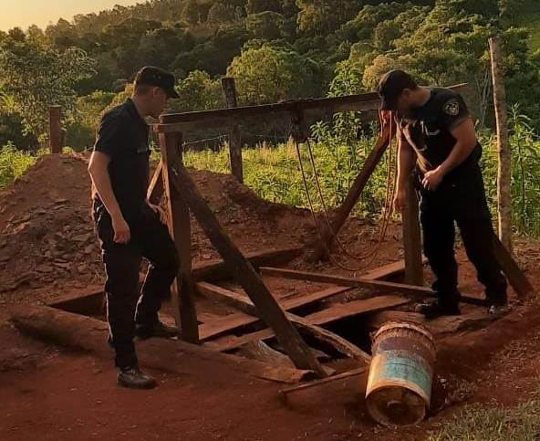 Rescataron a un hombre que se desvaneció en un pozo de agua mientras realizaba limpieza