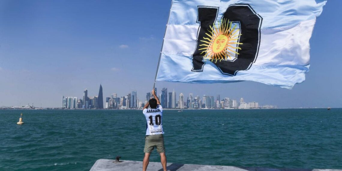 Hinchas argentinos se reunieron en un banderazo, antes del debut de la Selección en Qatar 2022