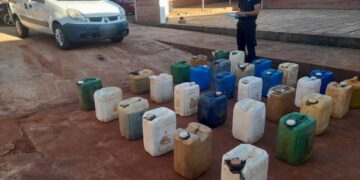 La Policía secuestró 600 litros de combustible transportados irregularmente en un vehículo