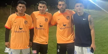 Ángel Correa y Thiago Almada fueron despedidos por una multitud en Ezeiza y viajaron a Qatar