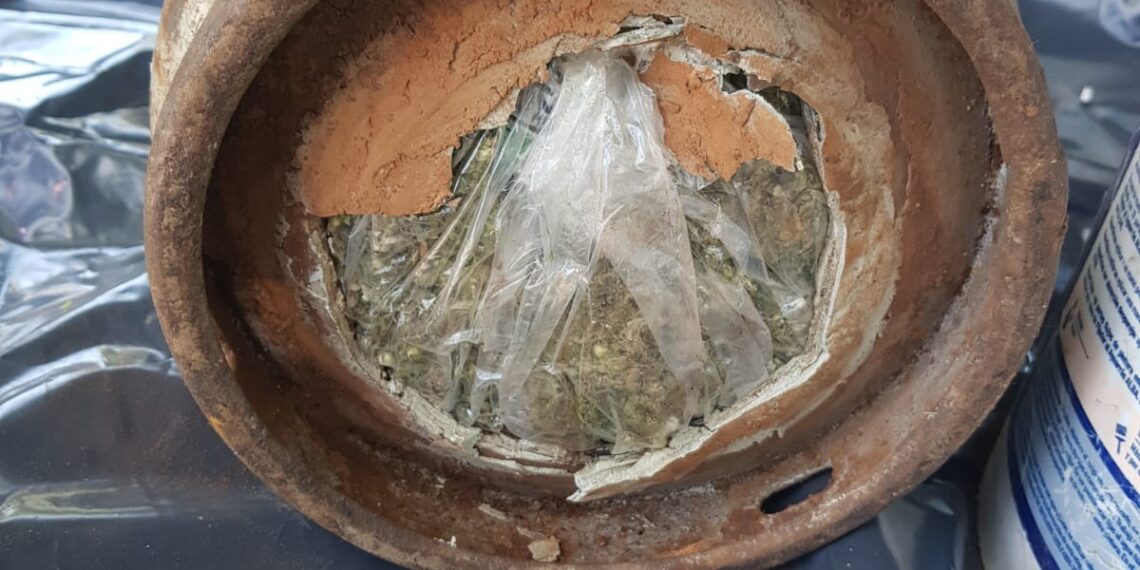 San José: detectaron droga oculta dentro del baúl de un auto y detuvieron al conductor