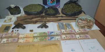 Capturaron a dos hombres investigados por el robo a un comercio de Iguazú: secuestraron droga, armas de fuego y dinero