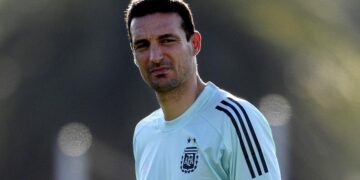 Lionel Scaloni llegó a Argentina y confirmó que aguardará hasta el 14 para dar la lista definitiva a la espera de los lesionados