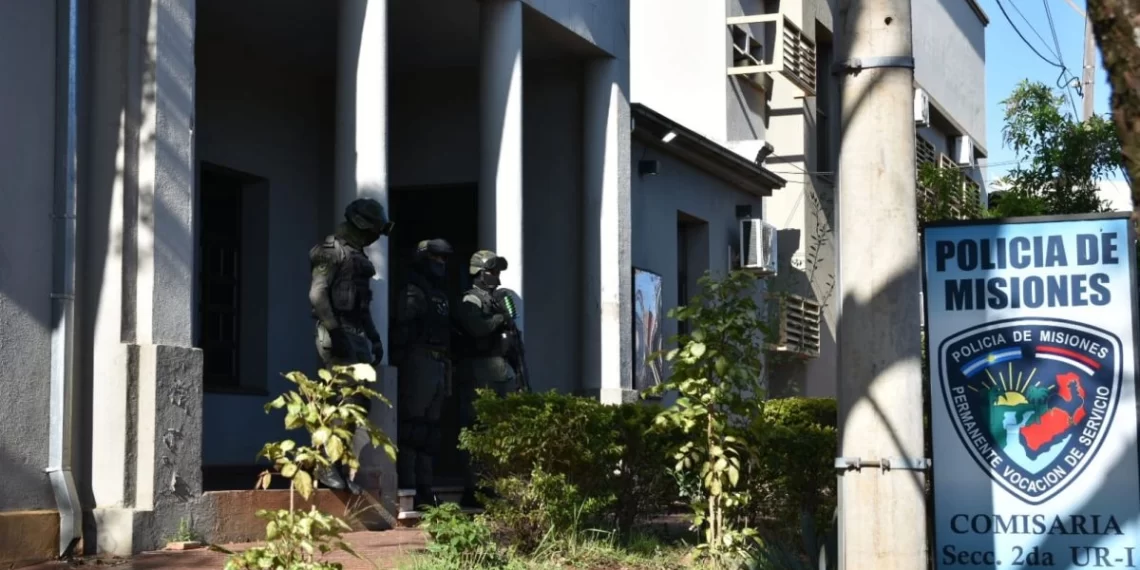 Operativo en la Comisaría Segunda: un suboficial detenido y operativos en domicilios particulares para dar con una red de venta de estupefacientes
