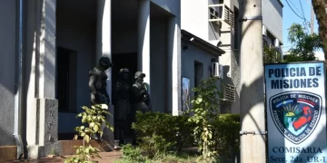 Operativo en la Comisaría Segunda: un suboficial detenido y operativos en domicilios particulares para dar con una red de venta de estupefacientes