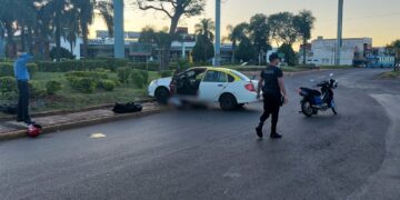Falleció un taxista luego de despistar y terminar debajo de su automóvil en Posadas