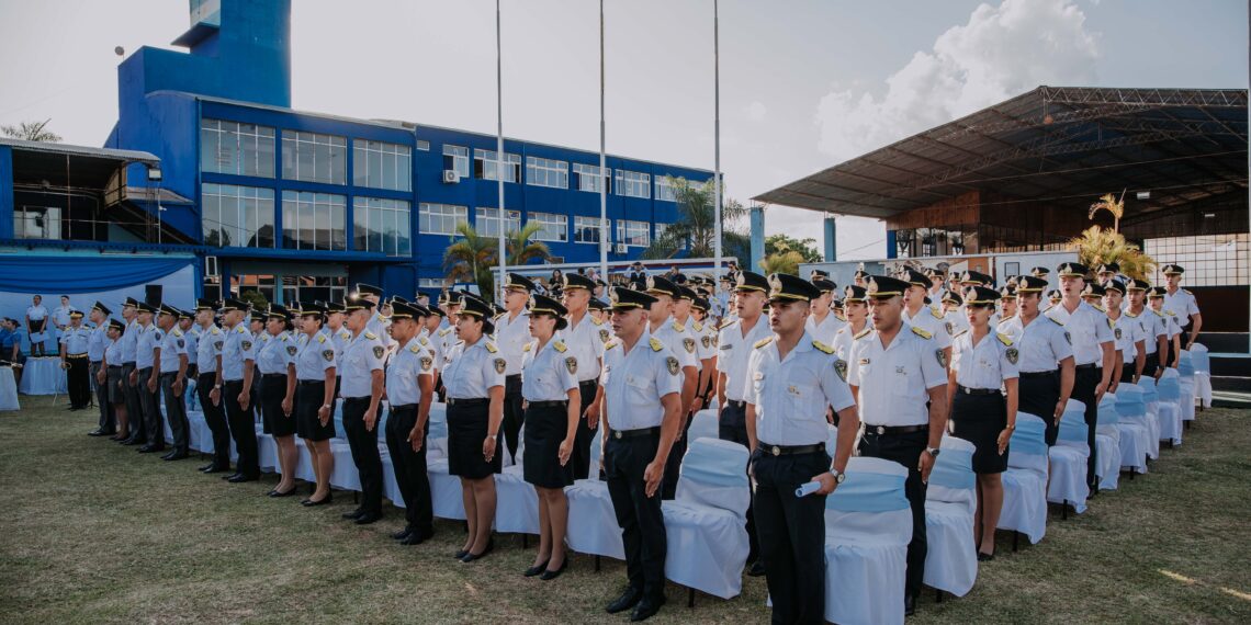 Herrera Ahuad presidió el acto de egresados de la primera promoción de la Universidad de las Fuerzas de Seguridad de Misiones 