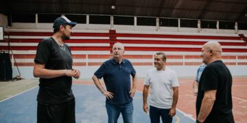 Herrera Ahuad supervisó el avance de obras para el comercio y el deporte en Iguazú