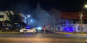 Incendio consumió casi por completo el depósito de un reconocido comercio