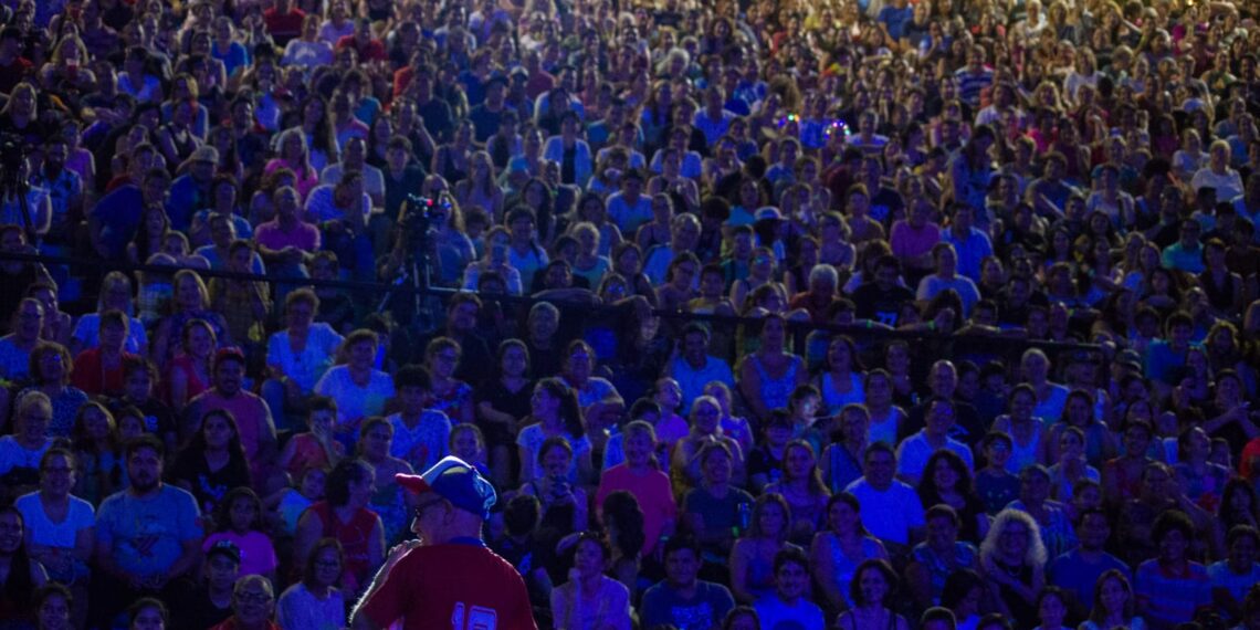 Con un anfiteatro multitudinario, cerró una edición más del Festival Nacional de la Música del Litoral