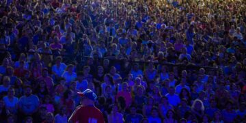 Con un anfiteatro multitudinario, cerró una edición más del Festival Nacional de la Música del Litoral