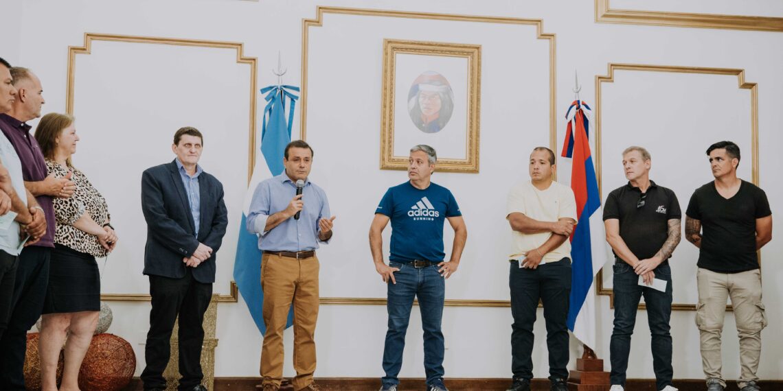 Herrera Ahuad encabezó entrega de recursos económicos a entidades deportivas 