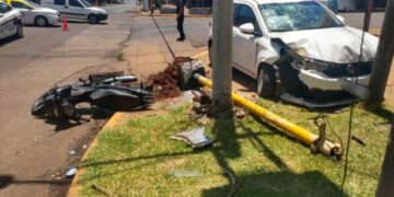 Dos heridos tras un choque entre una moto y un auto