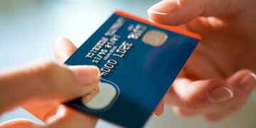 El dólar tarjeta para turistas del exterior comenzará a regir este viernes