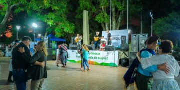 Con artistas y emprendedores locales, ofrecerán una velada navideña en la Plaza Villa Urquiza