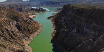 Una mujer quiso sacarse una selfie y murió tras caer al vacío en el Cañón del Atuel