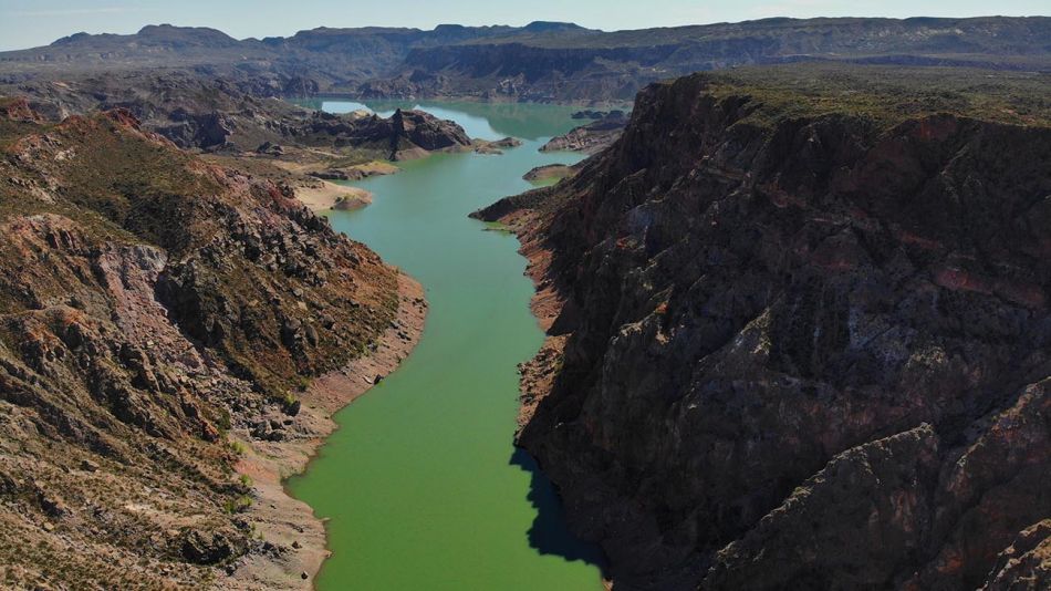 Una mujer quiso sacarse una selfie y murió tras caer al vacío en el Cañón del Atuel