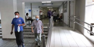 Recuerdan a trabajadores y pacientes que el uso del barbijo sigue siendo obligatorio en los hospitales