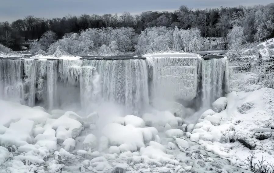 Las impactantes imágenes de las Cataratas del Niágara congeladas