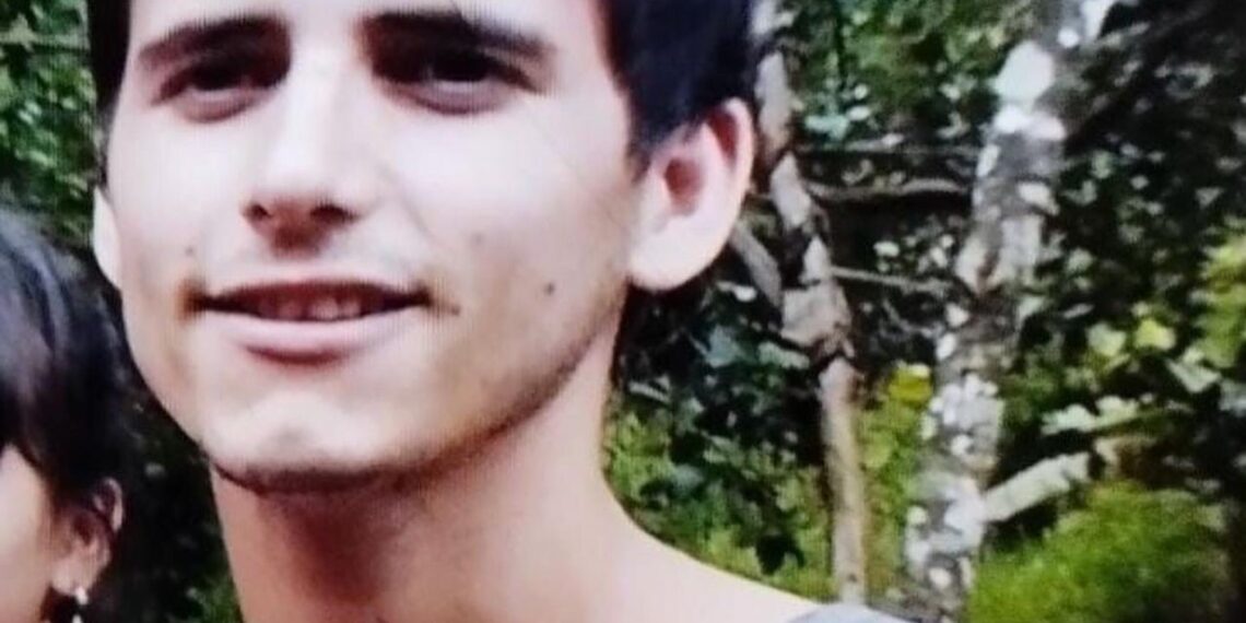 Familiares y Policías buscan a un joven de San Javier