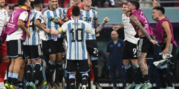 Argentina le ganó 2 a 1 a Australia y está en cuartos de final del Mundial: se enfrentará a Países Bajos