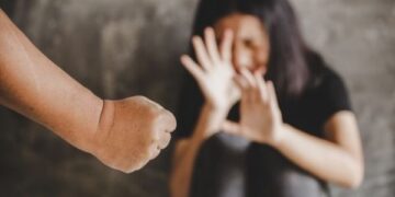 Niño de 13 años agredió a su madre cuando ésta le pidió que “pasara un trapo al piso”