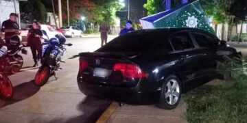 Detuvieron a conductor ebrio tras chocar dos autos  y una parada de colectivos