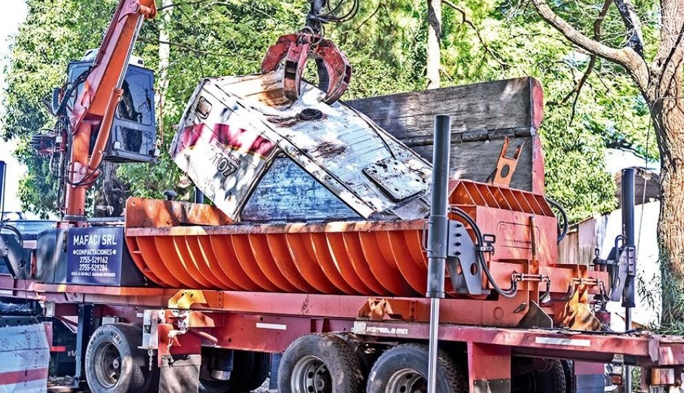 Compactan decenas de vehículos oficiales y también secuestrados