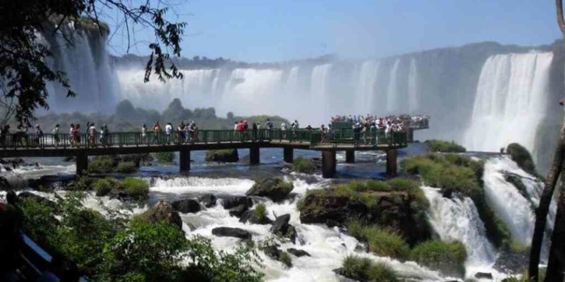 Más de 30 mil turistas visitaron las Cataratas del Iguazú durante la primera semana del año