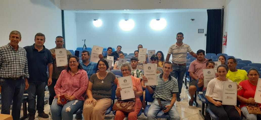 Entregaron soluciones de tierras a casi 20 familias de San Vicente