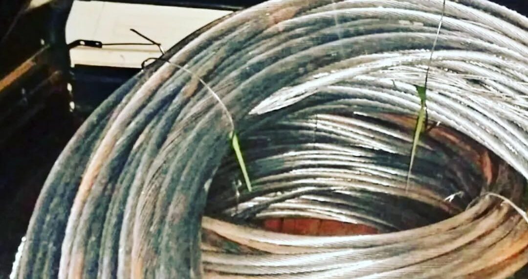 Detuvieron a un hombre con casi 250 kilos de cables robados de una línea de alta tensión
