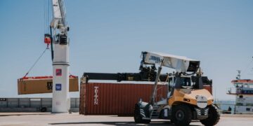 Partió el primer convoy de barcazas del Puerto de Posadas