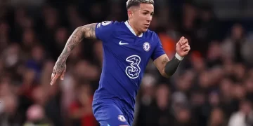 Enzo Fernández se lució en su estreno en Chelsea: el detalle en sus botines, la chance de gol más clara y el pase que maravilló a todos
