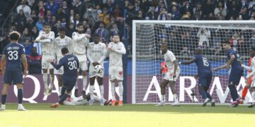 Con un tiro libre genial de Messi, PSG ganó 4 a 3 en tiempo de descuento
