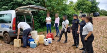 Detectan venta ilegal de combustible en una vivienda e incautan 25 bidones
