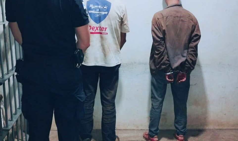 Tras una persecución arrestaron a dos delincuentes que encapuchados y armados habían asaltado a una pareja