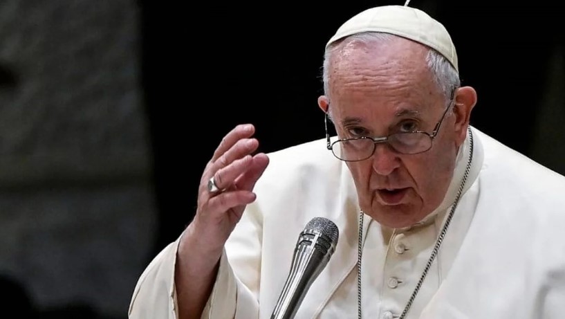 Francisco consideró que “sí” se podría “revisar” el celibato para sacerdotes