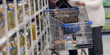 La inflación de febrero fue de 6,6% y acumuló un 102,5% en los últimos doce meses