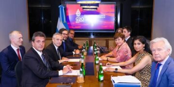 FMI y Argentina acordaron modificar metas monetarias y de reservas: llegan u$s5.200 millones