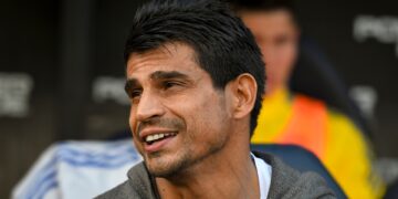 Hugo Ibarra se retiró en ambulancia del Predio de Boca en Ezeiza