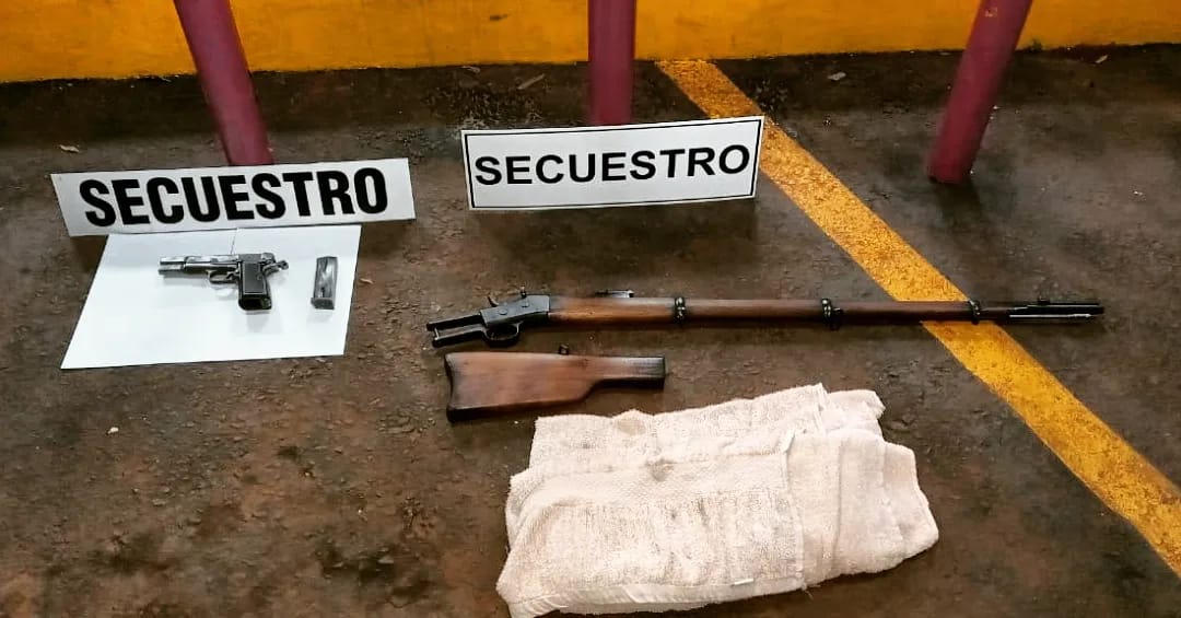Atraparon a un hombre que comercializaba armas de guerra vía internet