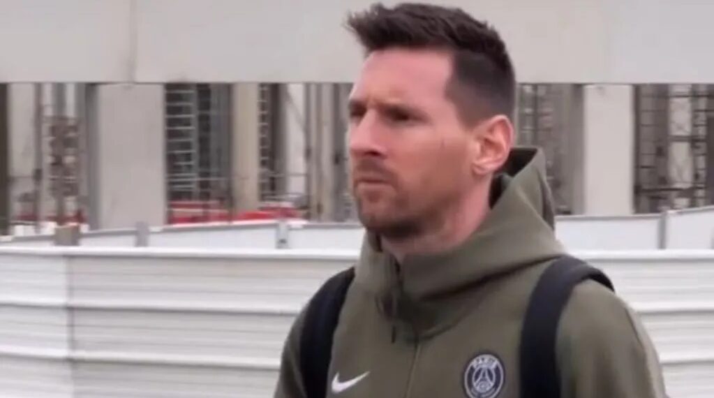 Messi llegó a Alemania con el PSG y los hinchas del Bayern Munich le dieron una bienvenida inesperada