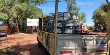 Cientos de mobiliarios se distribuyen en las escuelas de Misiones en el inicio del ciclo lectivo 2023