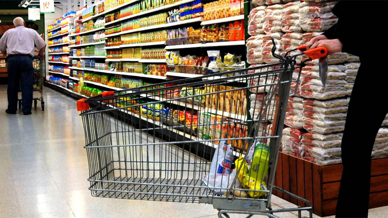 La canasta básica subió 9%: una familia necesitó $191.228 para no ser pobre