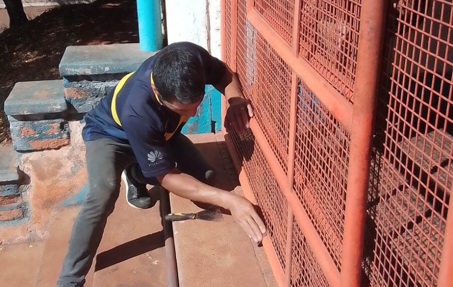 Beneficiarios del Trabaja Misiones remozan el CEF Nº 2 del Barrio A4