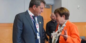 Sergio Massa regresó al país con una nueva negociación con el FMI en marcha y USD 2.000 millones en créditos