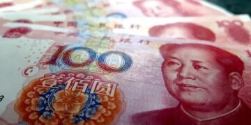 Por primera vez, el yuan superó al dólar como moneda más usada en transacciones transfronterizas