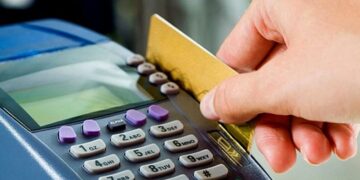 La AFIP vigila las compras con tarjeta de débito: hasta qué montos se podrá gastar sin controles