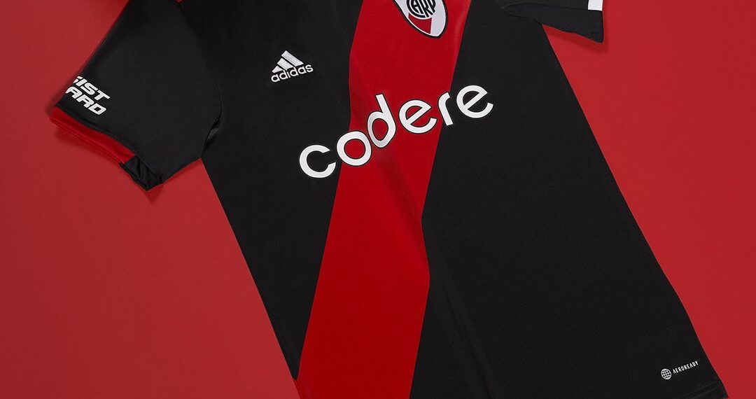 River Plate presentó su nueva camiseta inspirada en los ‘90 y 2000