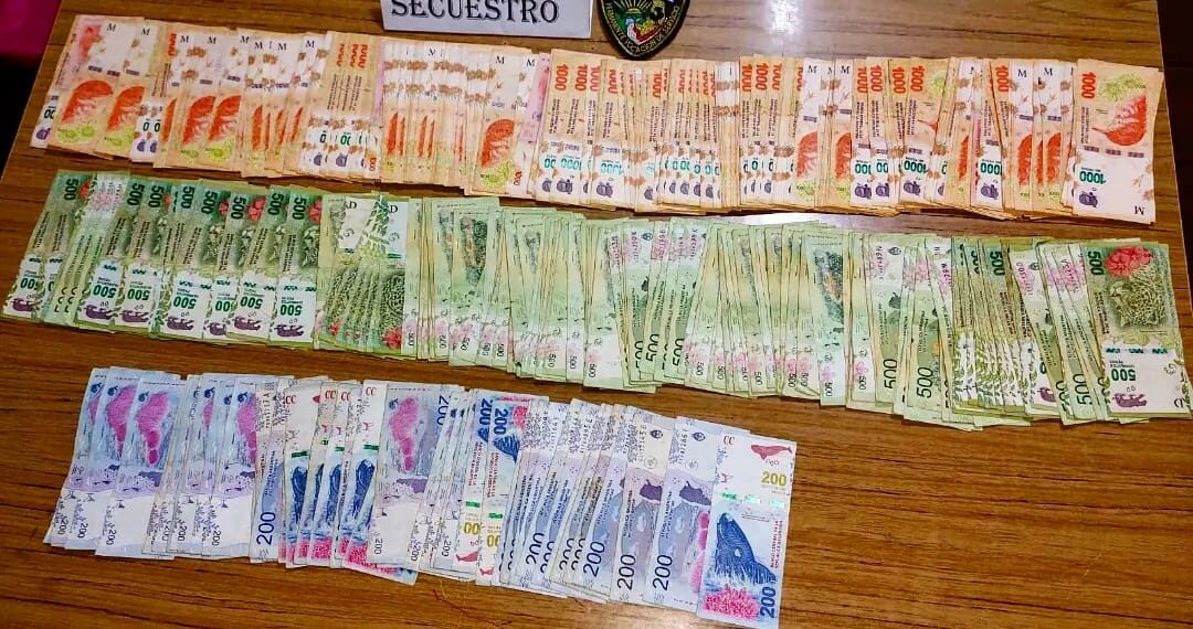 Ladrones se llevaron $300.000 de una estación de servicio, la Policía los detuvo y recuperó el botín